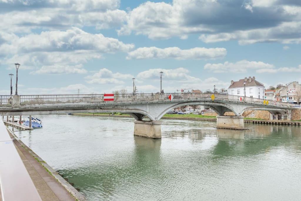 Sur Les Bords De Marne - Disneyland Paris Lagny Esterno foto